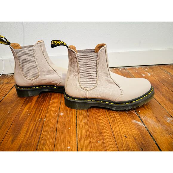 DR MARTENS Vintage Taupe 2976 Women’s Virginia Leather Chelsea Boots NEW sz 7 - Picture 4 of 8